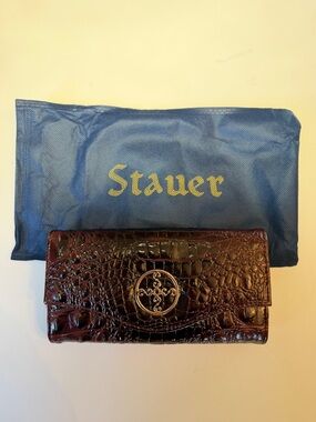 Stauer Avalon Croco-Embossed Wallet